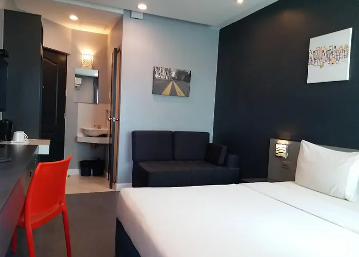 Inn Li Nakpil 3*