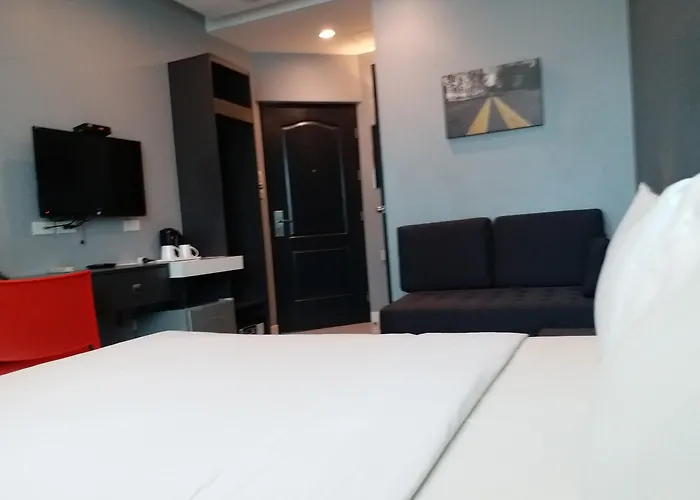 Inn Li Nakpil