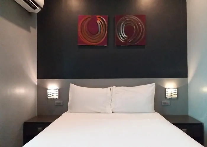 Li Nakpil Inn 3*