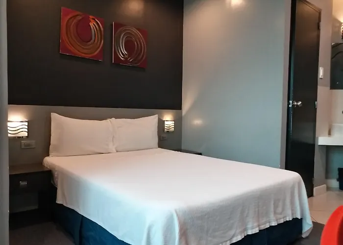 Li Nakpil Inn 3*