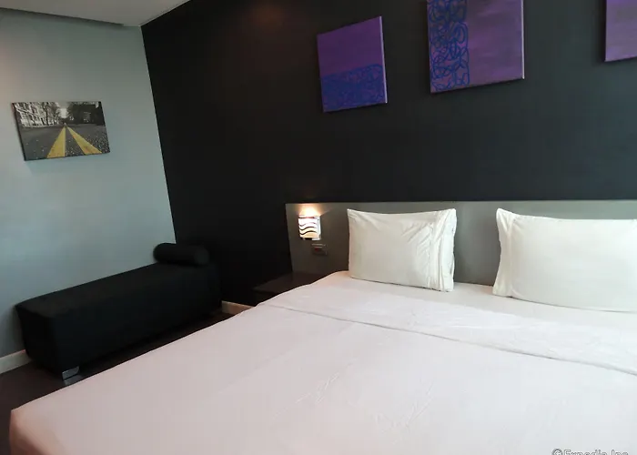 Li Nakpil Inn Manila