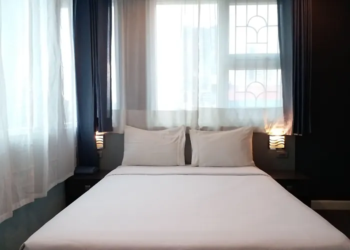 Li Nakpil Inn 3*
