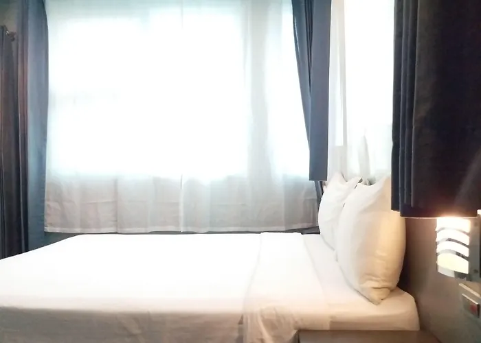 Li Nakpil Inn Manila