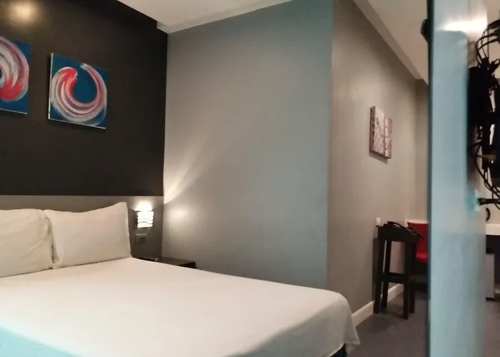 Li Nakpil Inn Manila