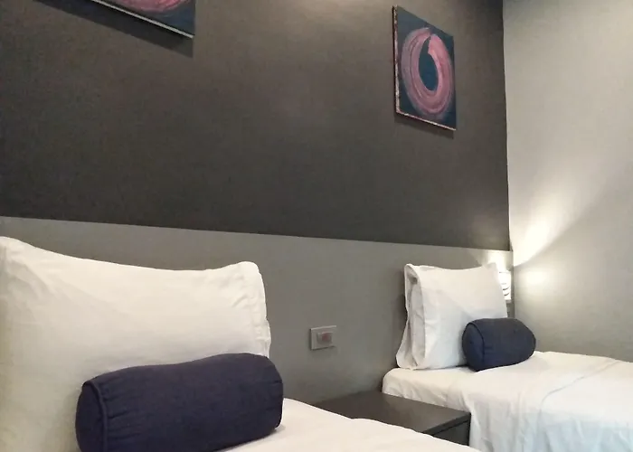 Inn Li Nakpil 3*