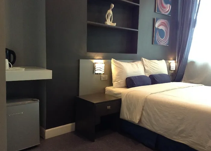 Li Nakpil Inn 3*