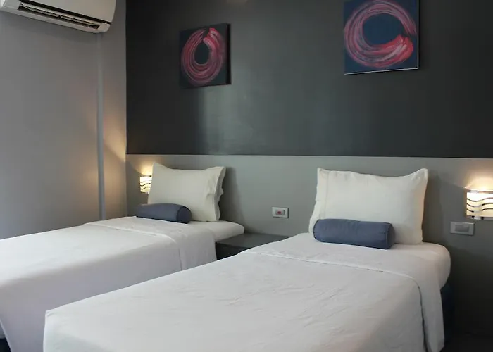 Inn Li Nakpil 3*