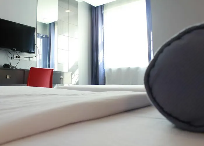 Li Nakpil 3*